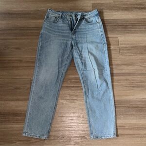 American Eagle high-waisted straight-leg blue jeans #highwaistedjeans